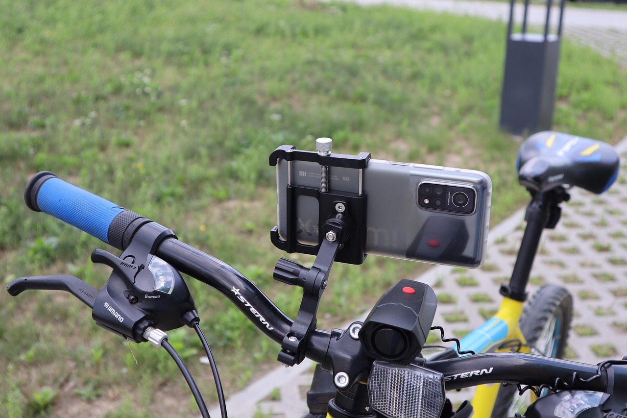 Bicycle phone mount attached to a handlebar — example of a flexible TPU 3D-printed part